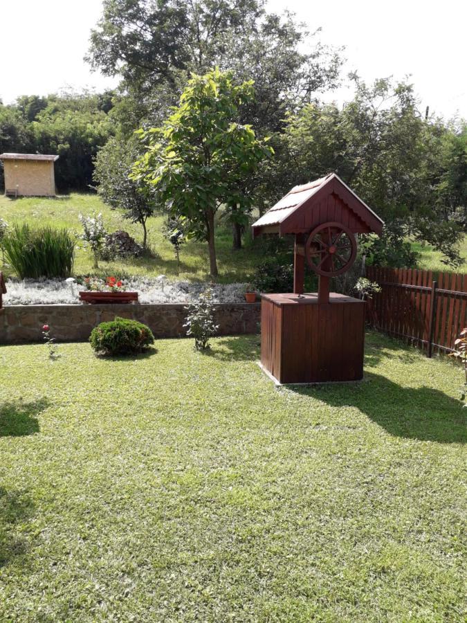 Matyas Apartman Tard ภายนอก รูปภาพ