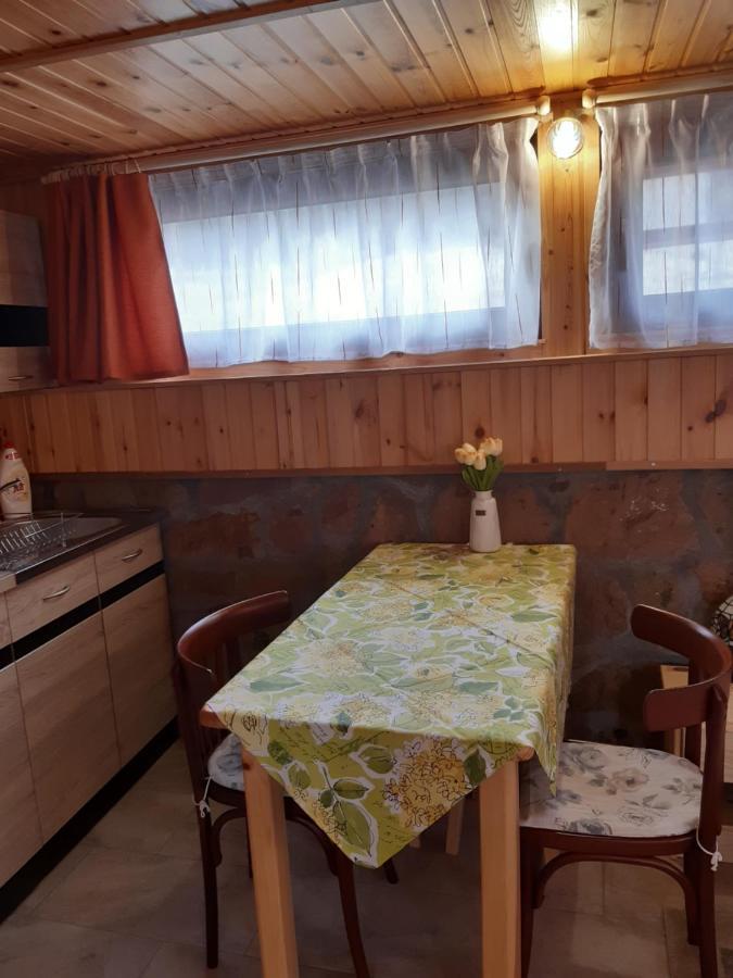 Matyas Apartman Tard ภายนอก รูปภาพ