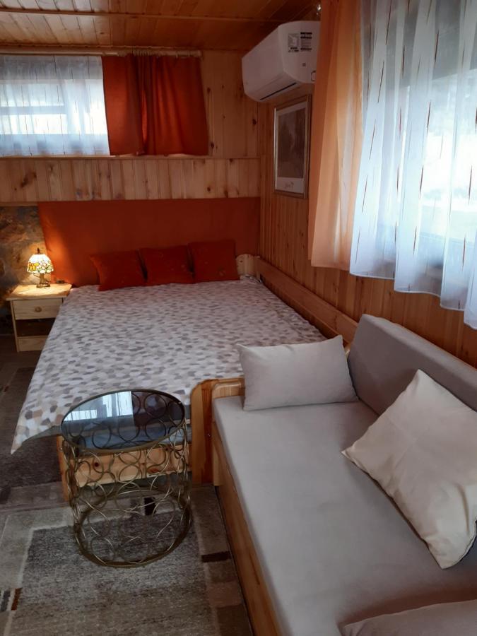 Matyas Apartman Tard ภายนอก รูปภาพ